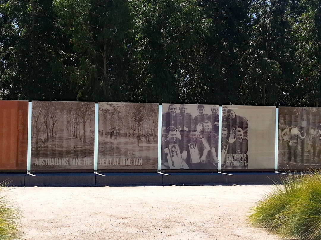 Vietnam Veterans Commemorative Walk景点图片