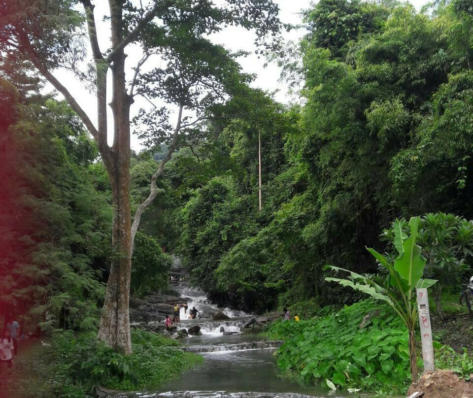 Namtok Lan Rak or Namtok Tat Hin Kong景点图片