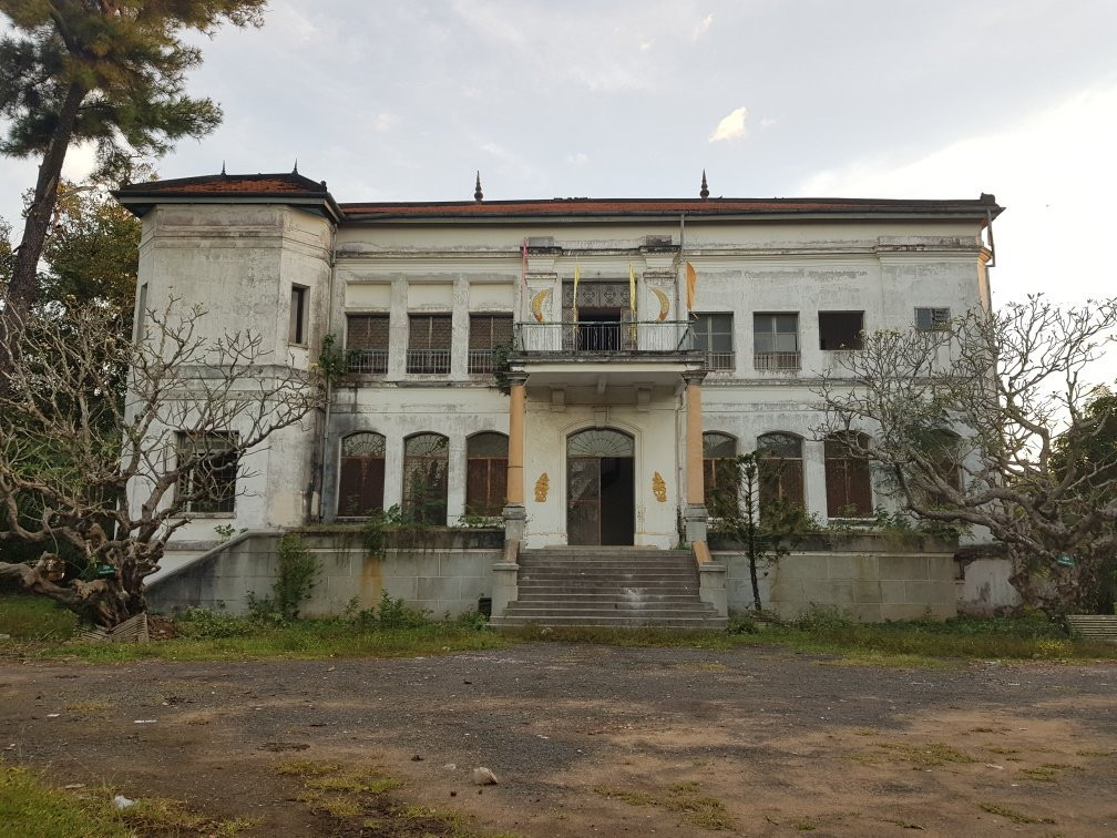 Old Colonial Governers Mansion and Bat Colony-磅同必去景点