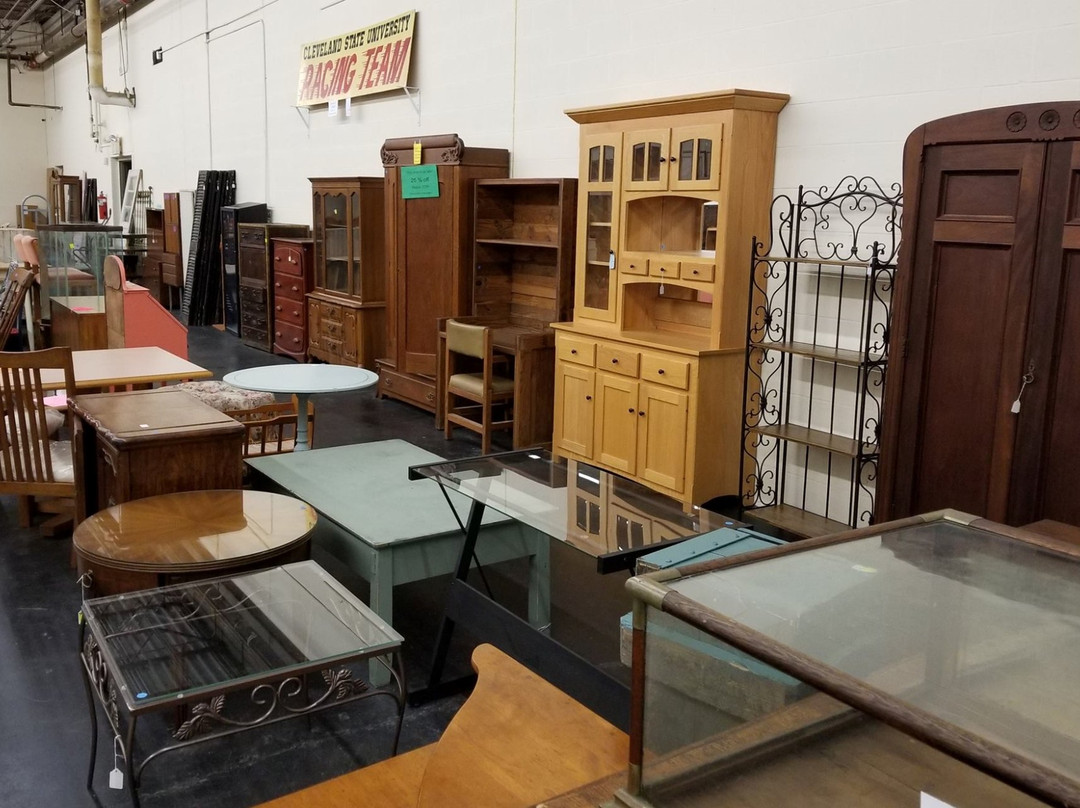 Antiques & Uniques景点图片