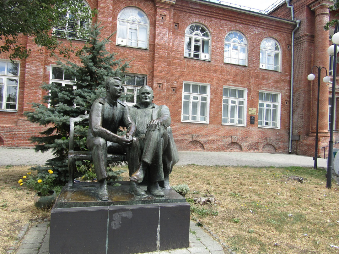 Monument to Korolyov and Gagarin景点图片