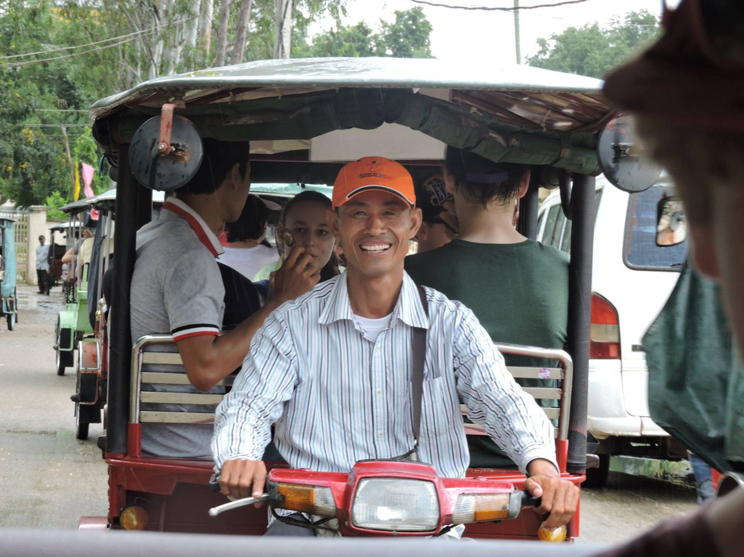 Sophun Tuk-tuk and Van-金边必去景点
