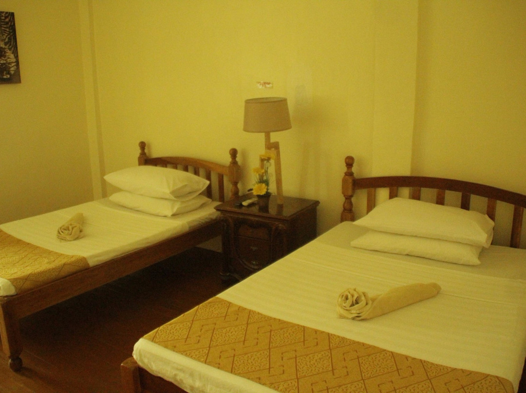 Mom's Small Hotel & Restaurant主图