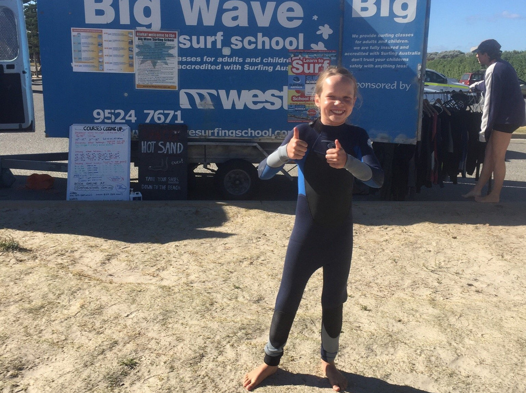 Big Wave Surfing School景点图片