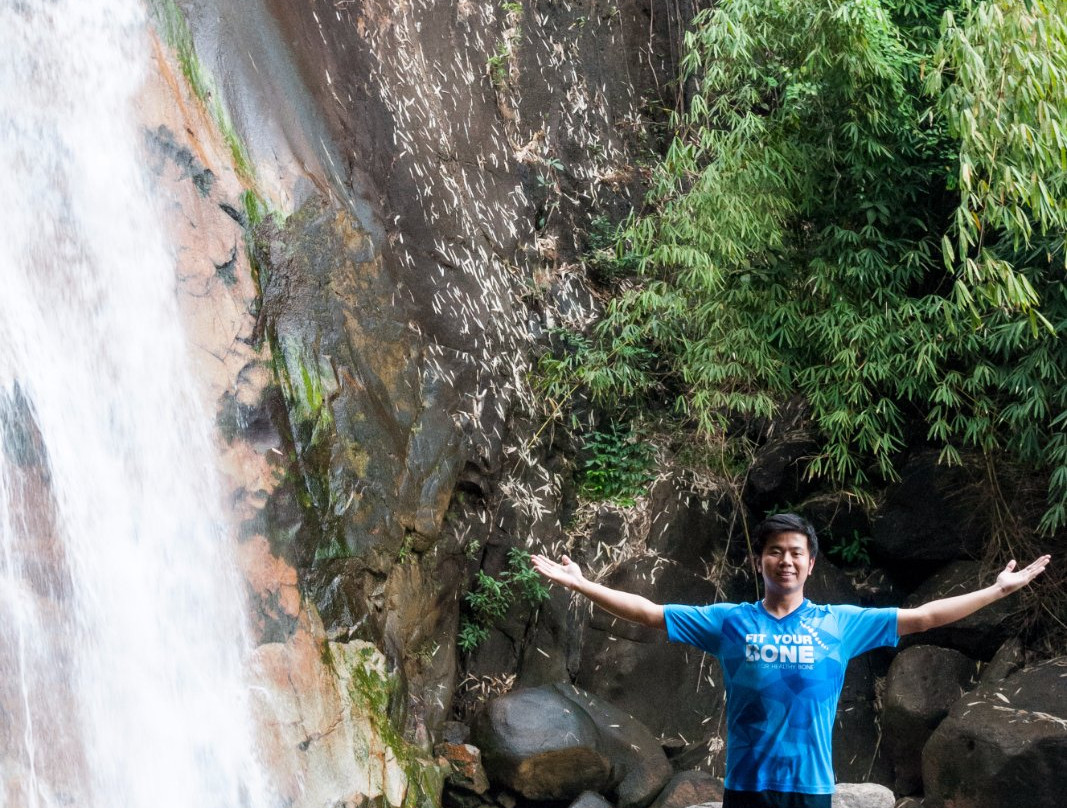 Krathing Waterfall景点图片