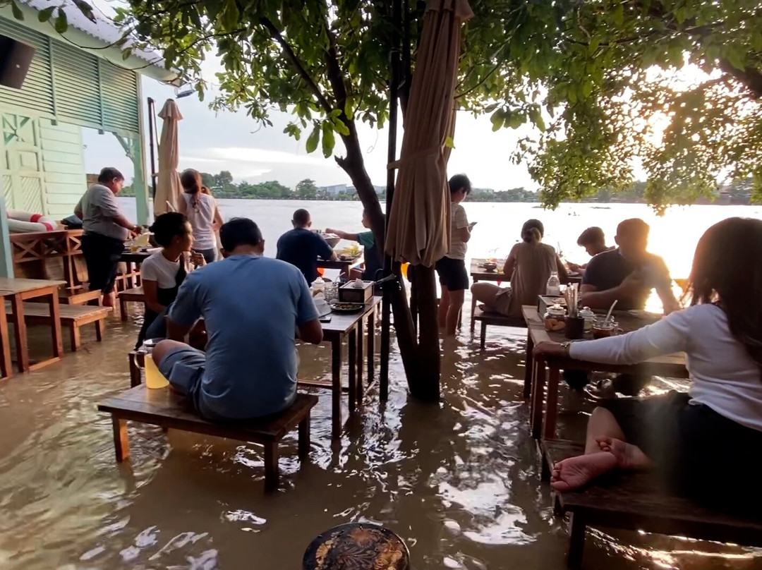 Baan Thanam Non Chaopraya Antique Cafe