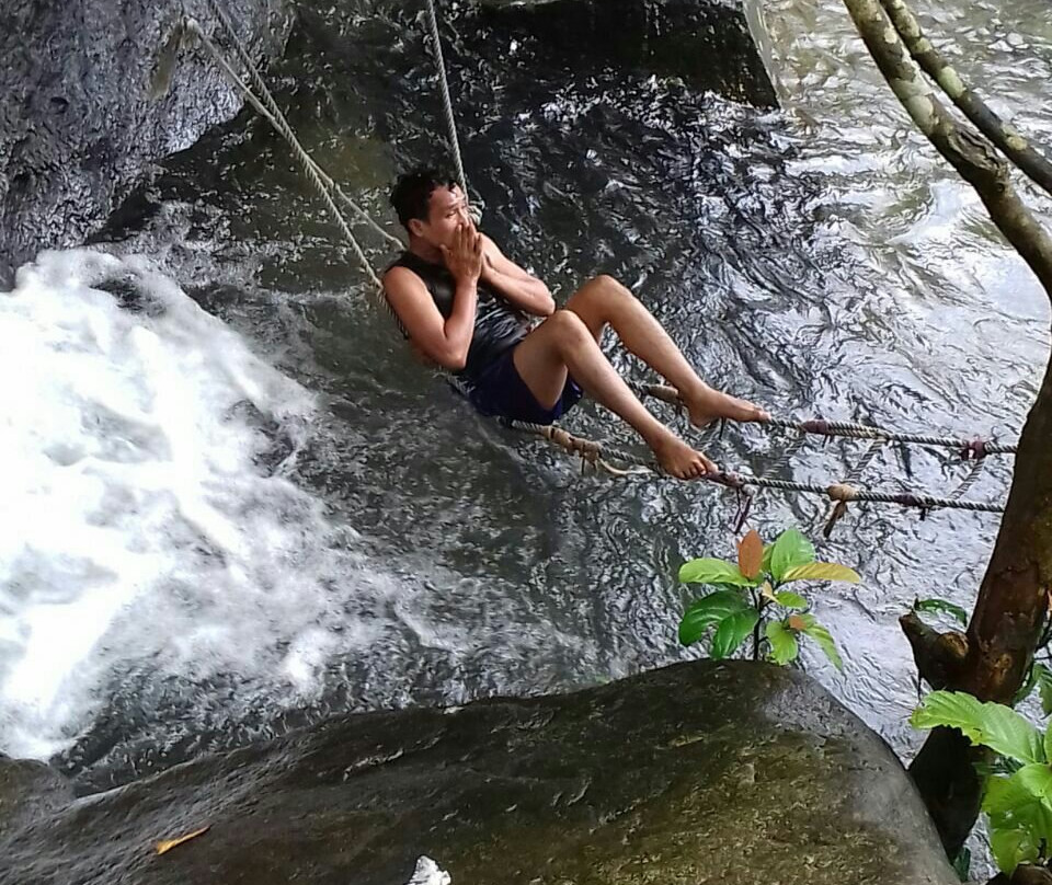 Ciherang Waterfall景点图片