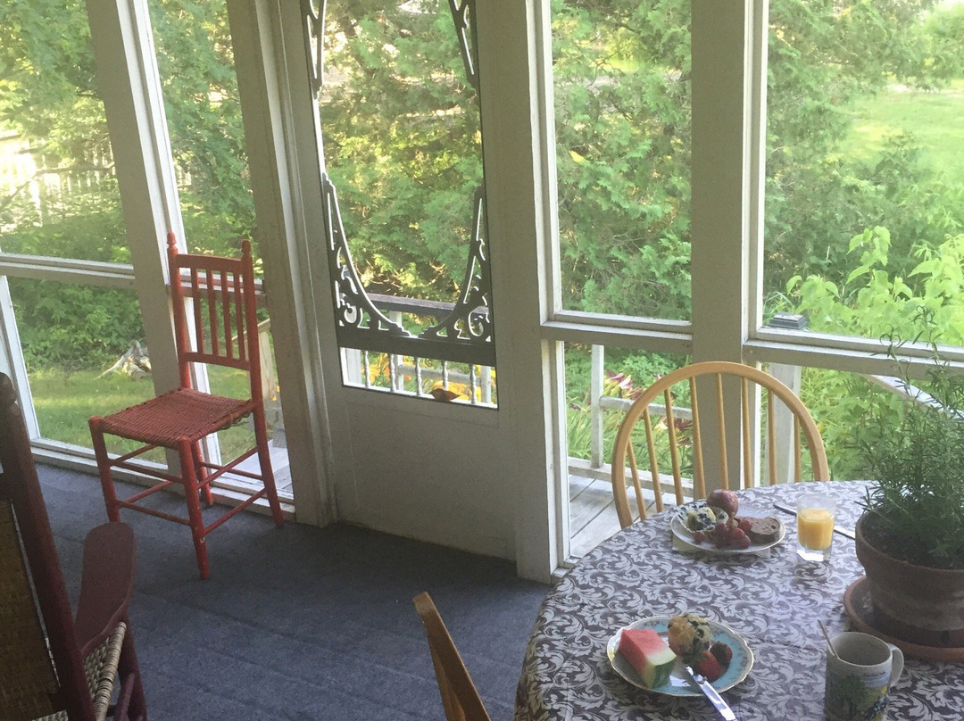 Hawk House Inn主图