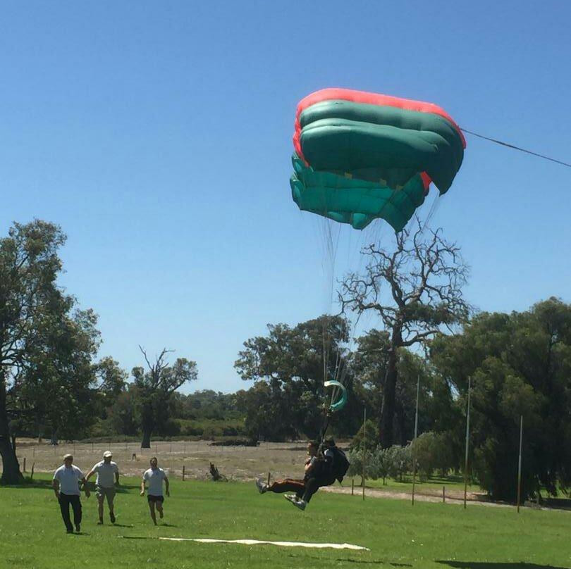 West OZ Skydiving景点图片