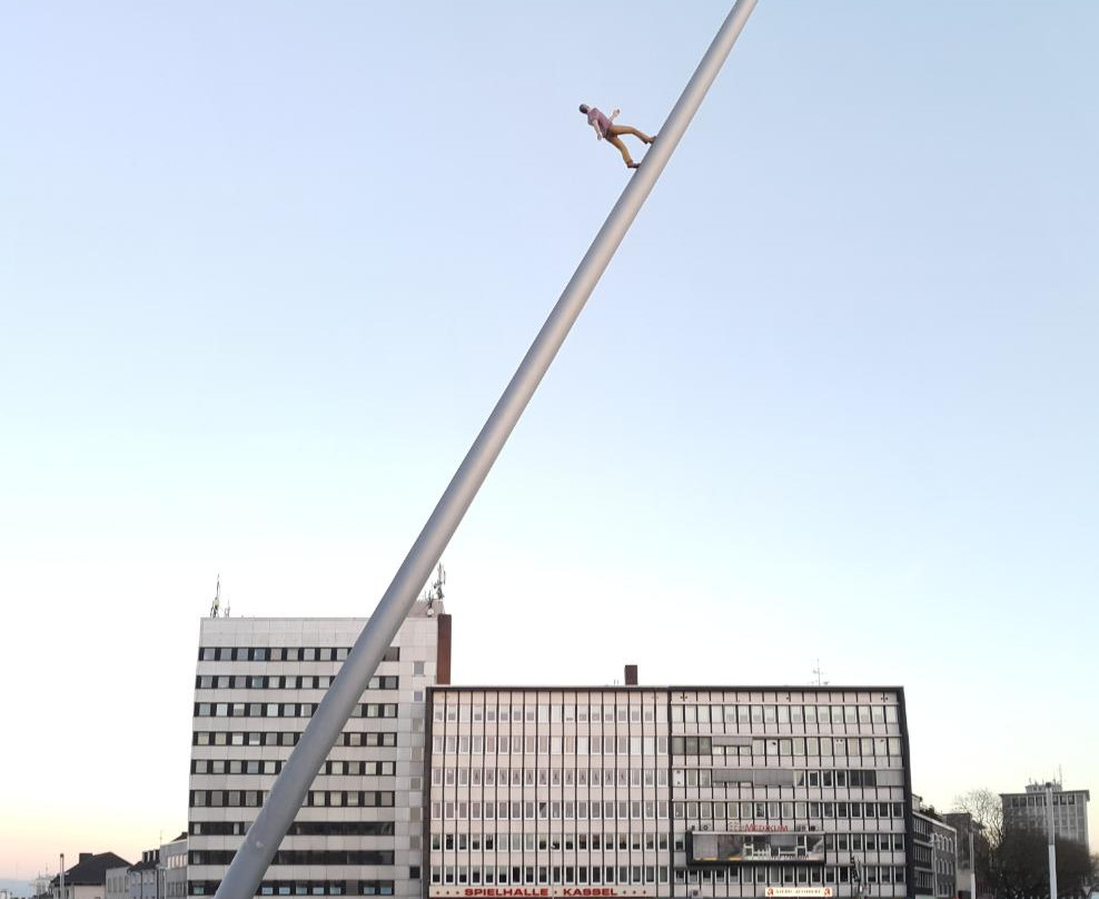 Man walking to the sky-卡塞尔行政区必去景点