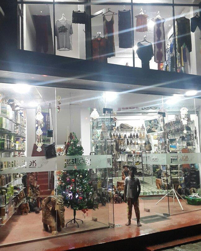 JUST LOOKIN' GALLERY-黑格斯敦必去景点