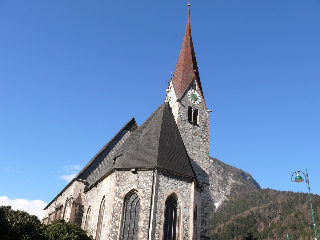 Pfarrkirche St. Wolfgang und St. Leonhard-Jenbach必去景点