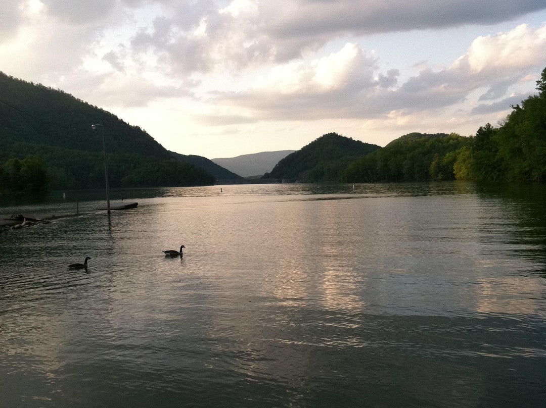 Watauga Lake景点图片