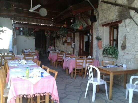 Vouni餐馆和美食-Takis Taverna