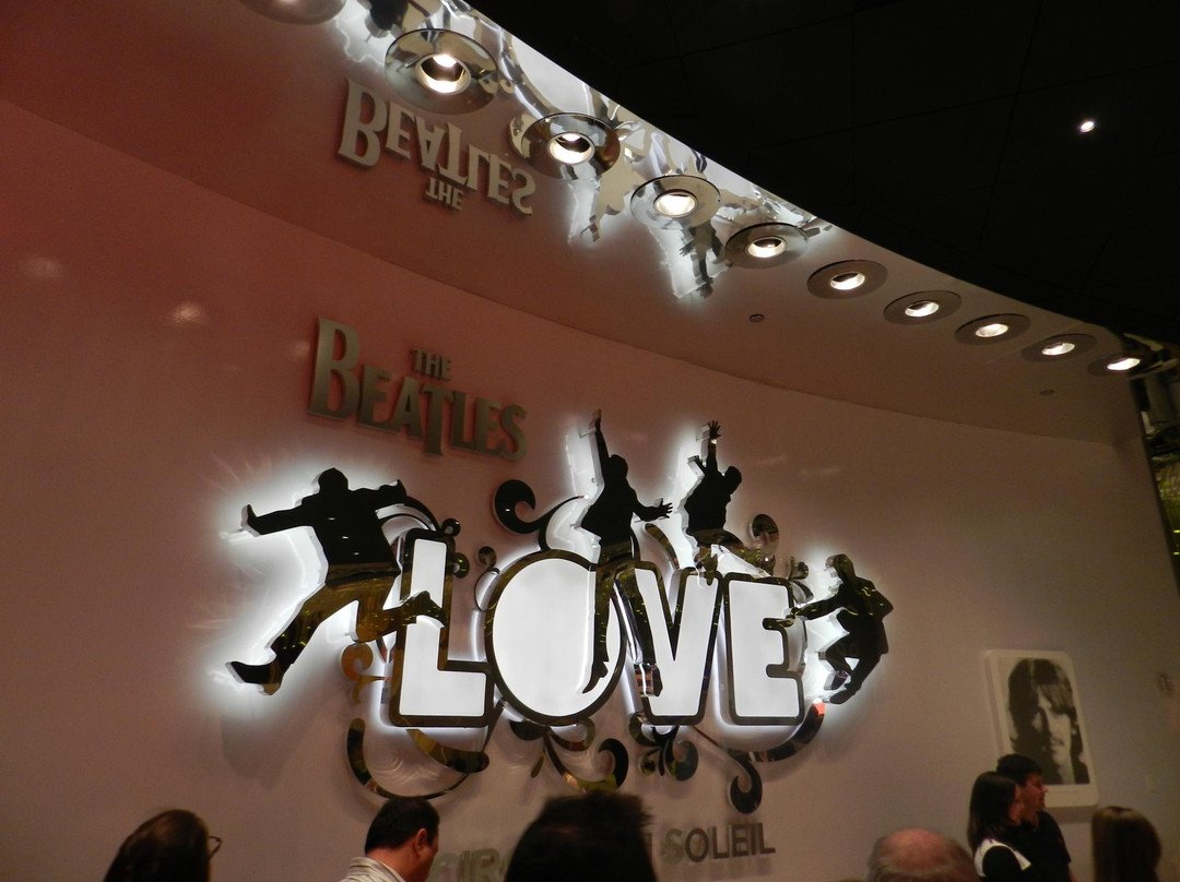 太阳马戏团剧目《爱》-拉斯维加斯必去景点