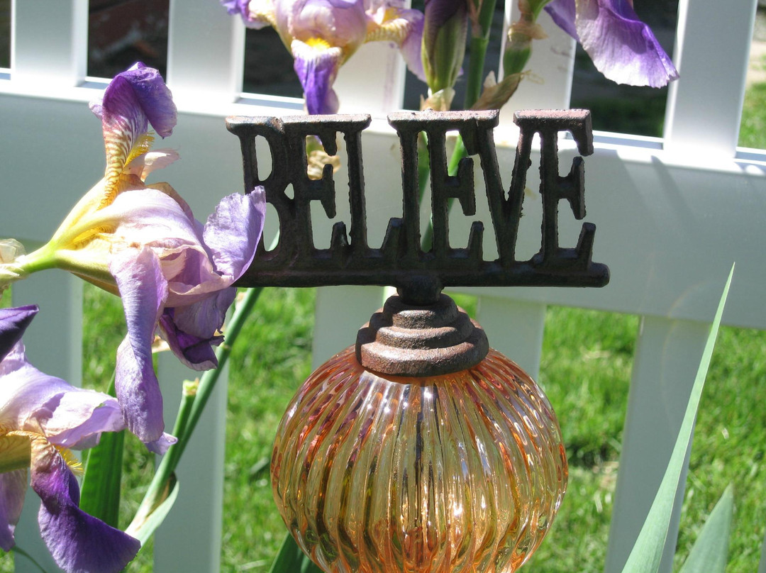 Madison Bed, Book & Candle主图