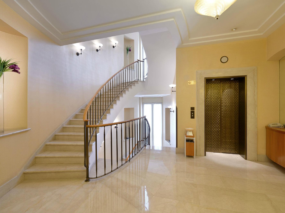 意杰·金棕榈酒店主图