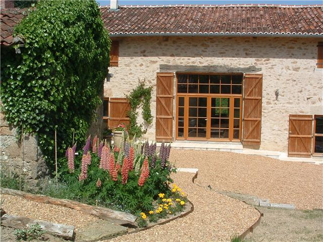 Paul's Barn in France主图