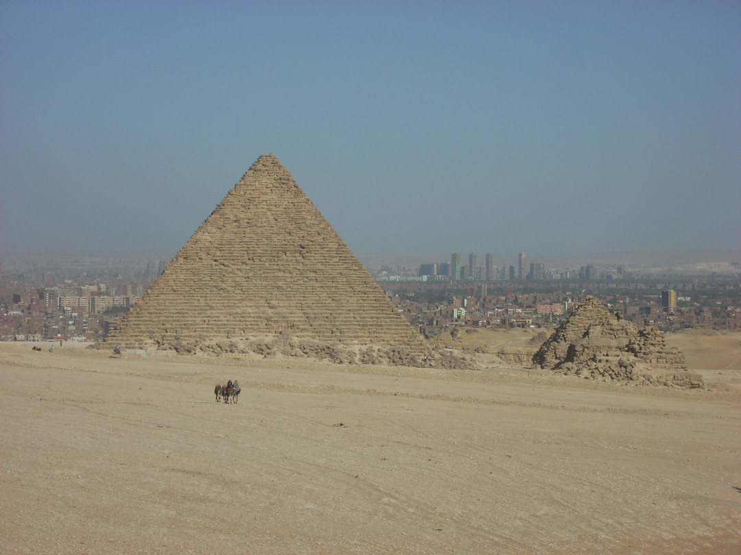 Pyramid of Menkaure-吉萨必去景点