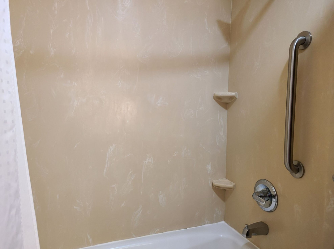 北斯巴达伯格快捷假日&套房酒店主图