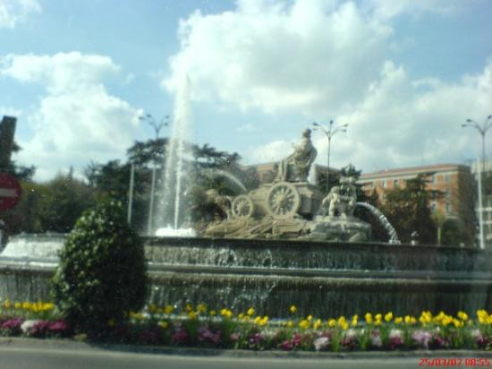 大地女神喷泉-马德里必去景点