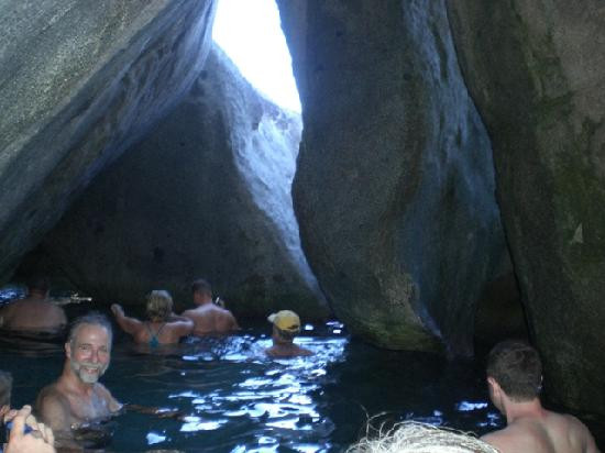 Bad Kitty & Calypso Charters-克鲁兹湾必去景点