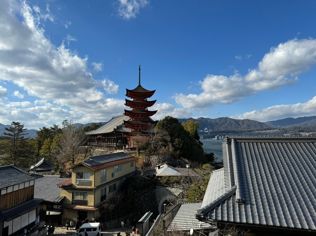 Hiroshima custom tour by certified guide Pancho (in English)-Itsukushima必去景点
