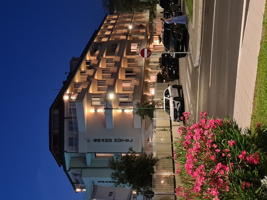 Grand Hotel主图