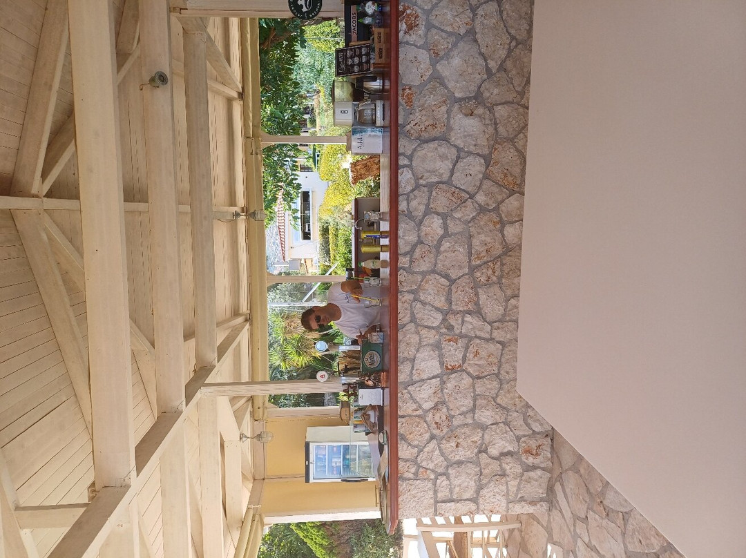 Achilles Bar And Grill