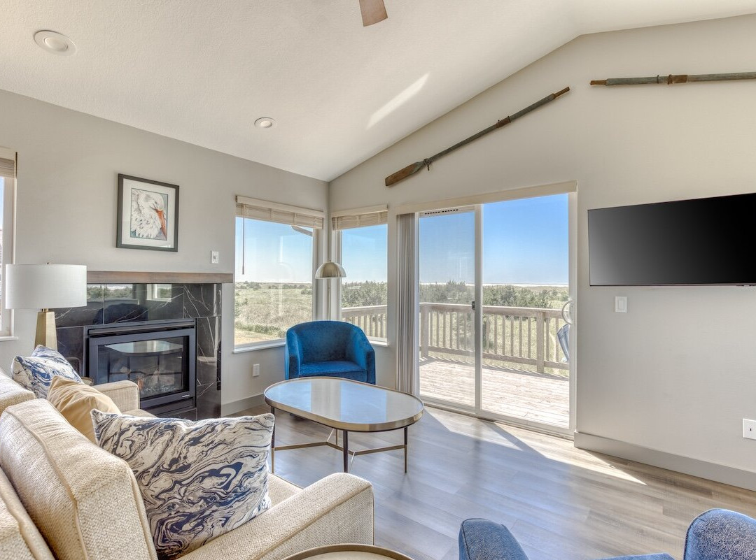 Lighthouse Oceanfront Resort主图