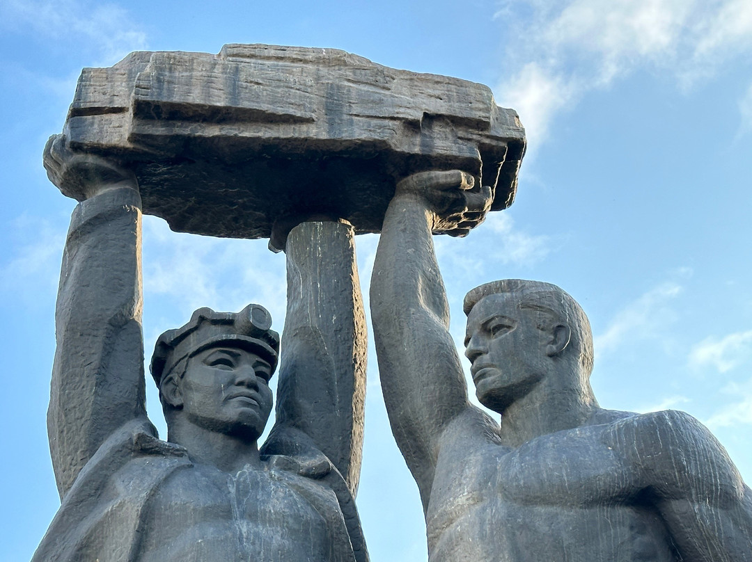 Monument Mining Glory-加拉干达必去景点