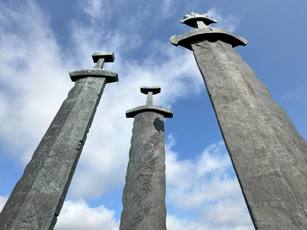 Swords in Rock景点图片