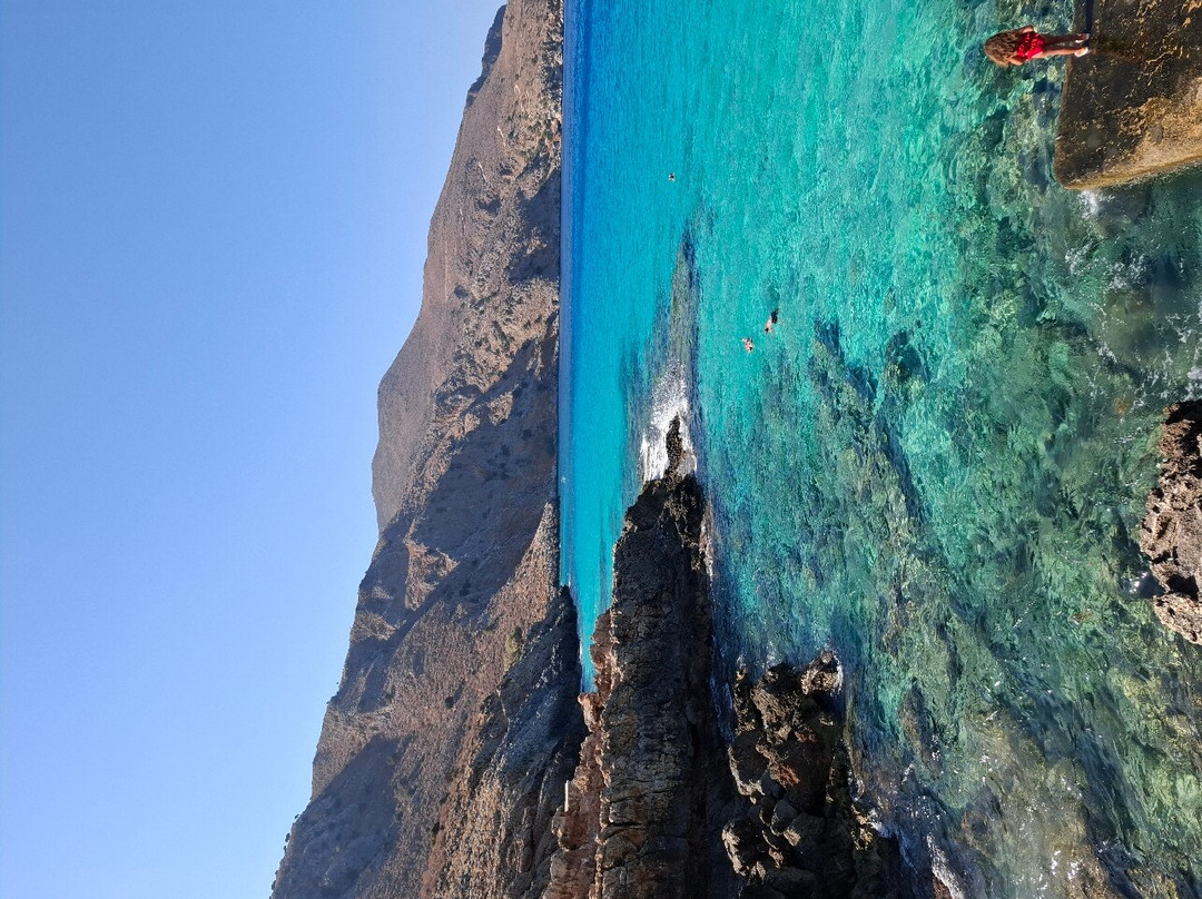 Ombros Gialos Beach景点图片
