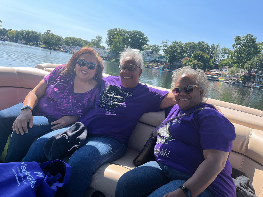 Portage Lakes Cruises景点图片