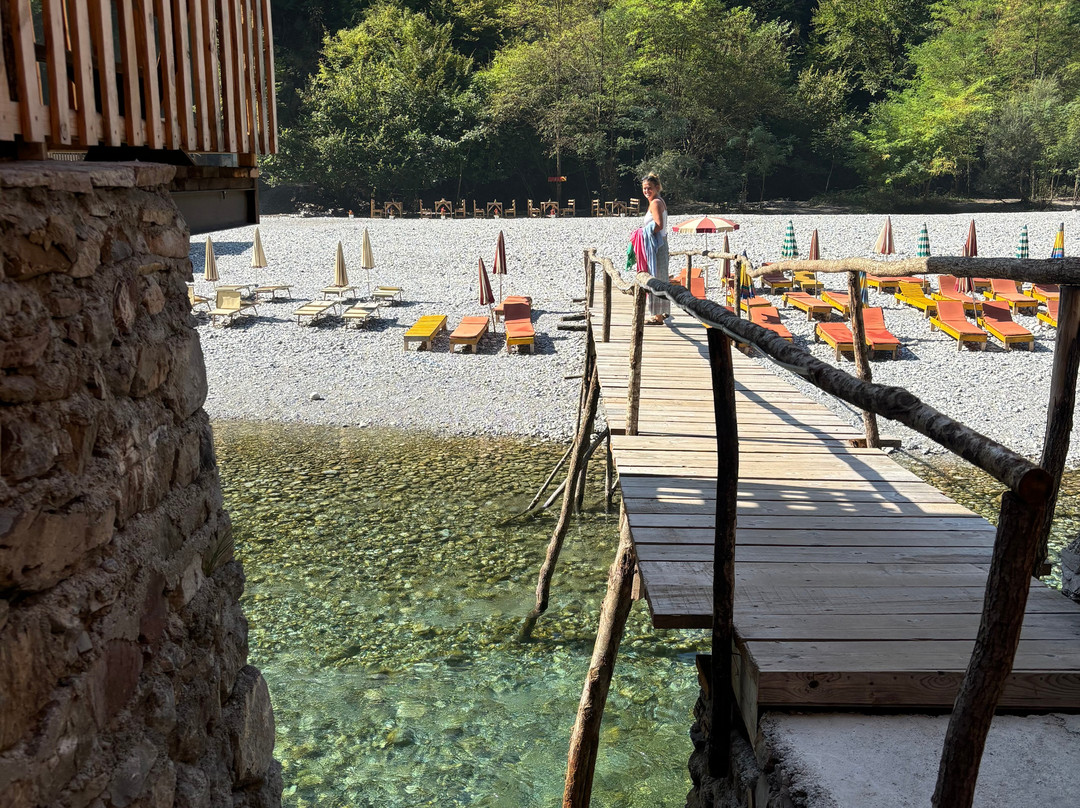 Livadhi Guesthouse Komani Lake