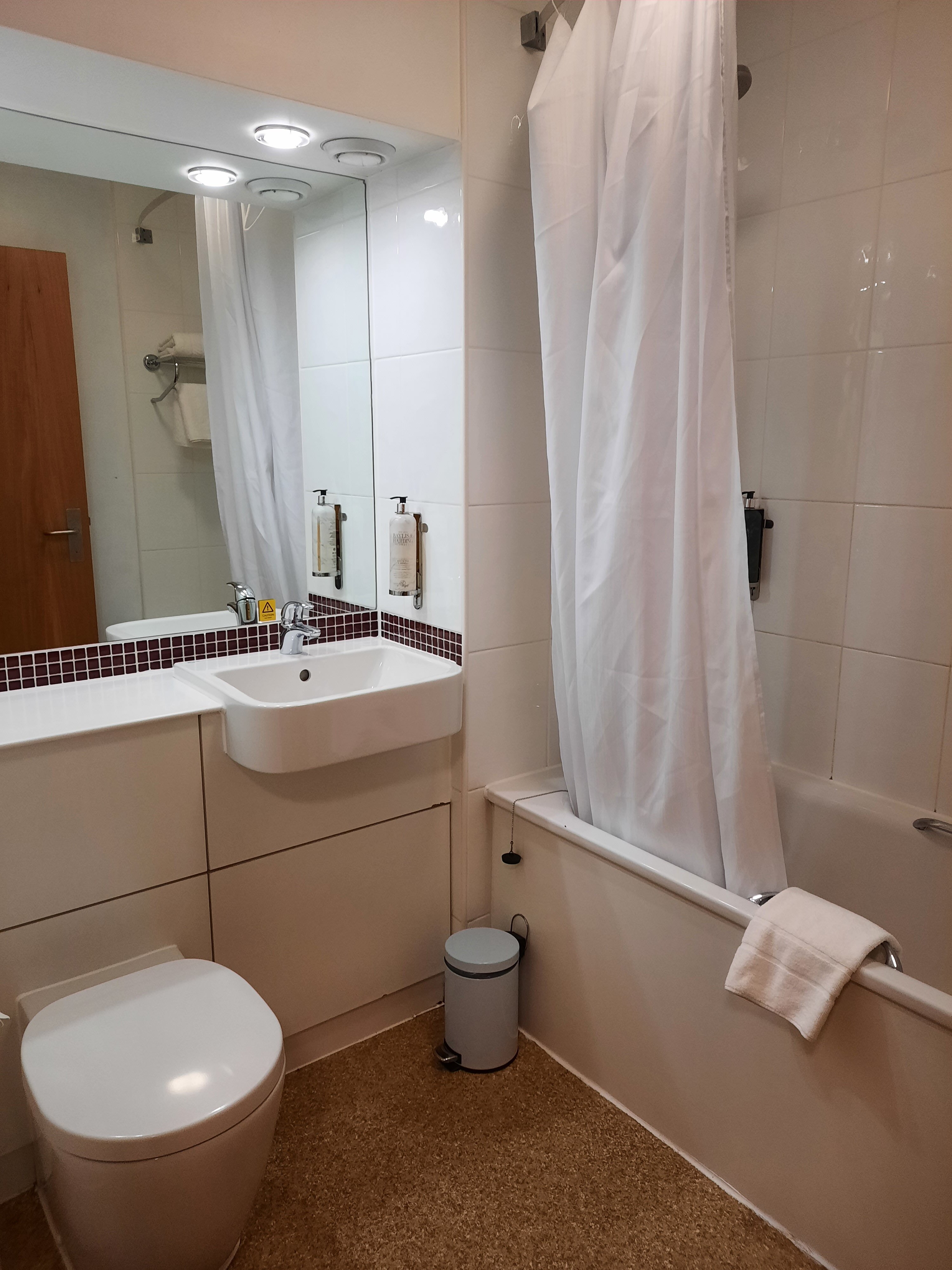 Premier Inn Manchester Bury hotel-浴室