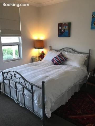 Not Quite The Ritz主图