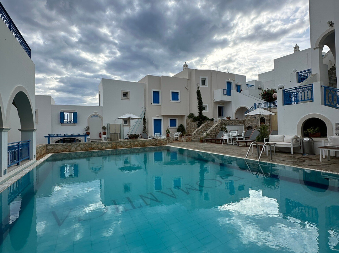 罗曼缇卡酒店主图