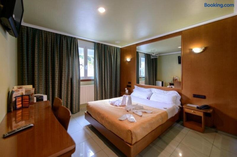 Motel Cancun Barbadas-Ourense主图