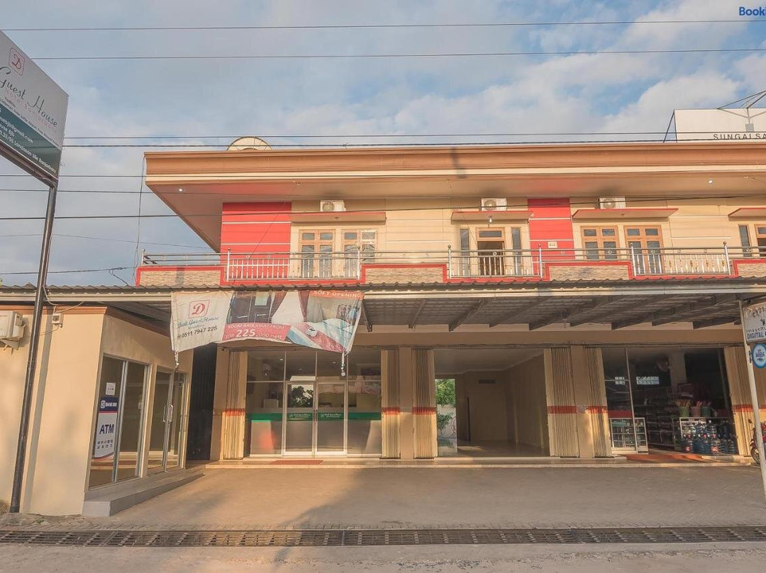 RedDoorz Plus Near Syamsudin Noor Airport 3