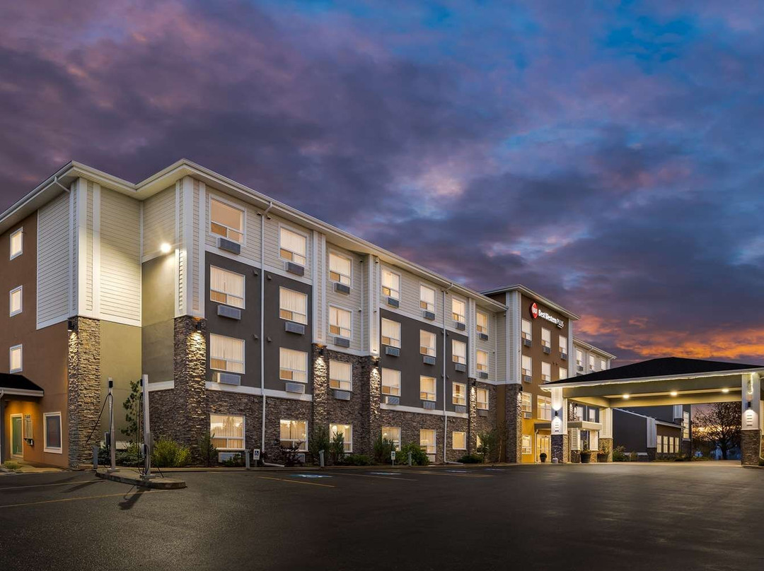 Best Western Plus Lacombe Inn & Suites