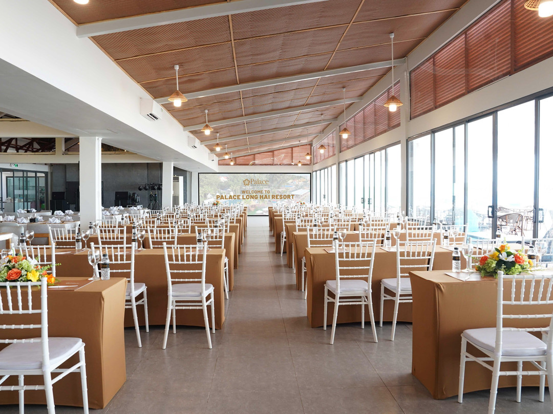 隆海海滩宫殿度假酒店主图