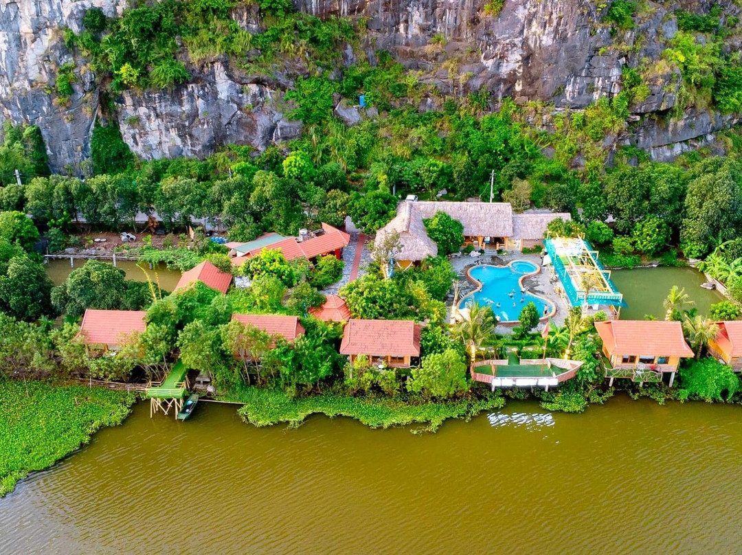 Xuan Son Lakeside Bungalow