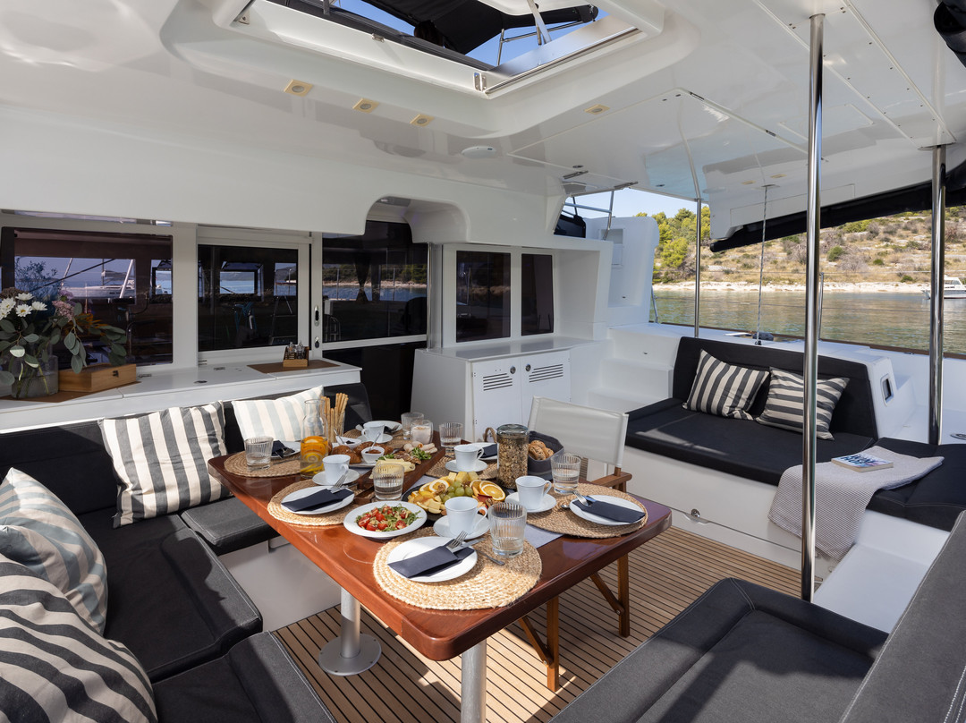 Crew Catamaran Falco Croatia-杜基拉必去景点