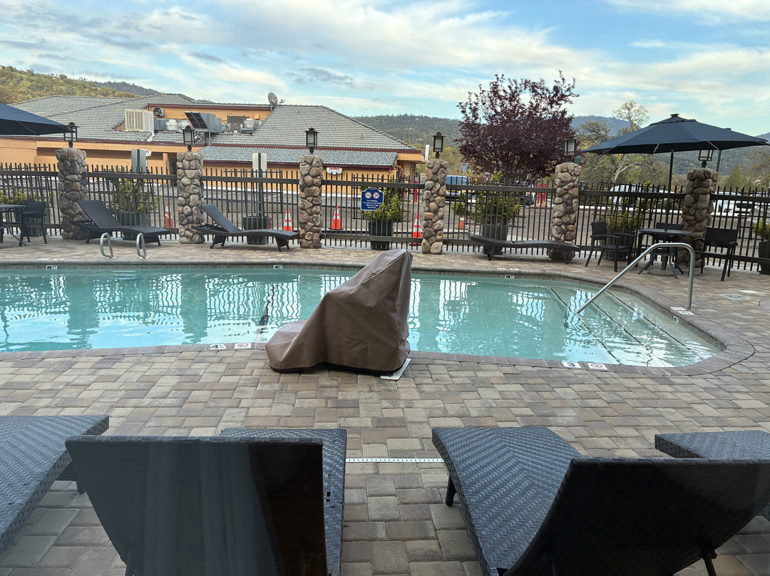 优胜美地南门套房酒店主图