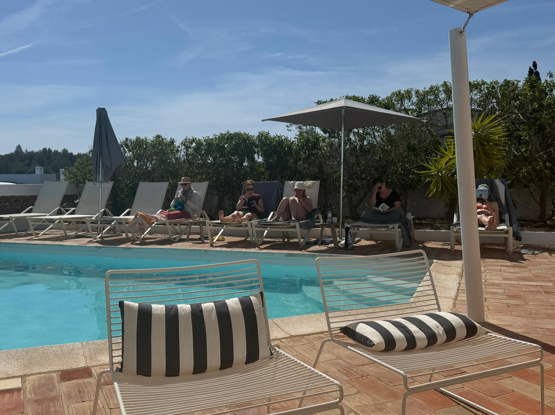 Chicks On Waves主图