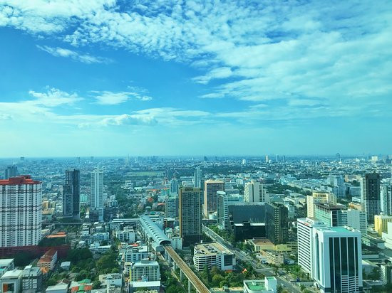 曼谷彩虹云宵酒店主图