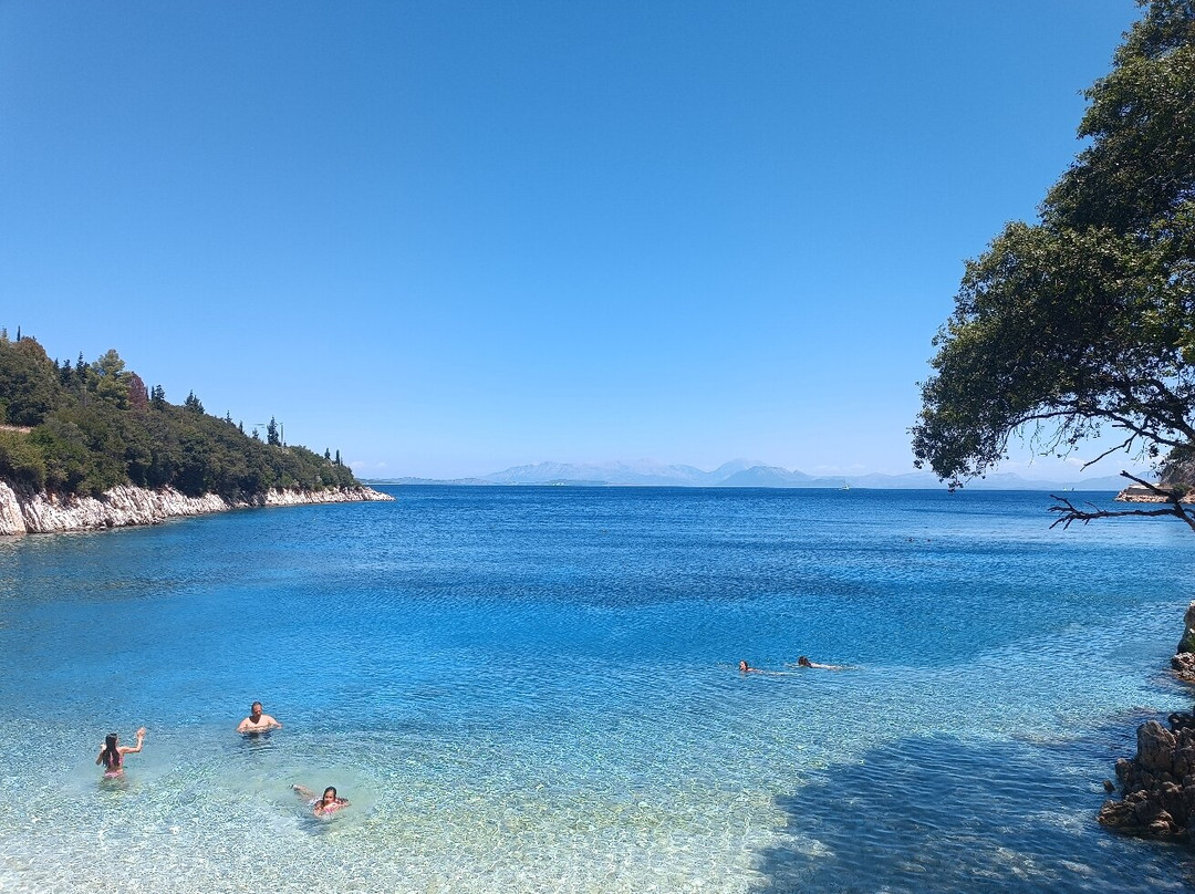 Paralía Fríkes-Frikes必去景点