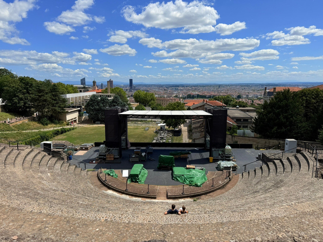 富维耶古罗马剧场-里昂必去景点
