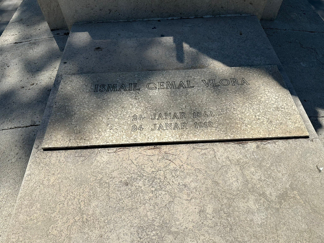 Independence Monument-夫罗勒必去景点